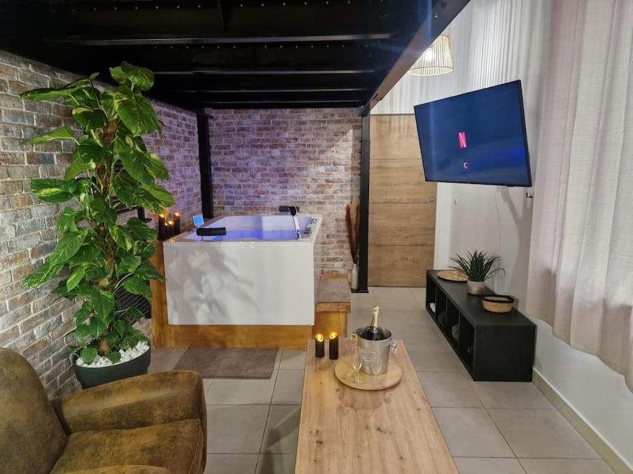 Au Spa De Llea Suite Retro Avignon Bagian luar foto